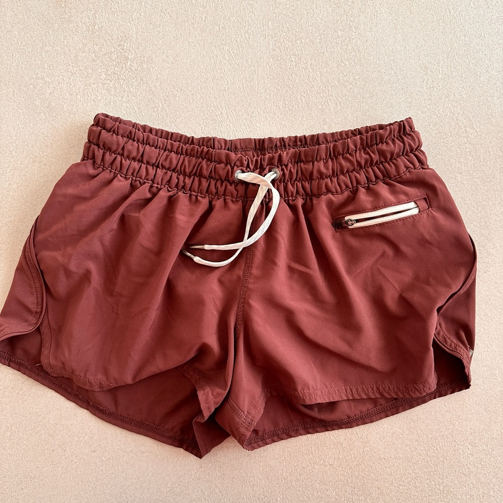 SOLD Vuori Clementine Shorts XS Burgundy